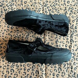 Vans Style 93 Mary Jane Women Size 6 Black Velvet T-Strap Buckle Shoes
